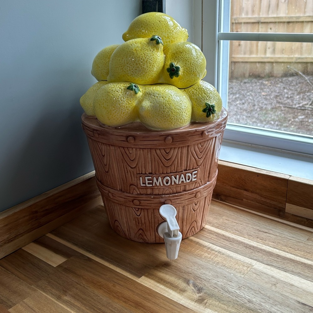 Vintage lemon 🍋 ceramic lemonade drink dispenser, farmhouse